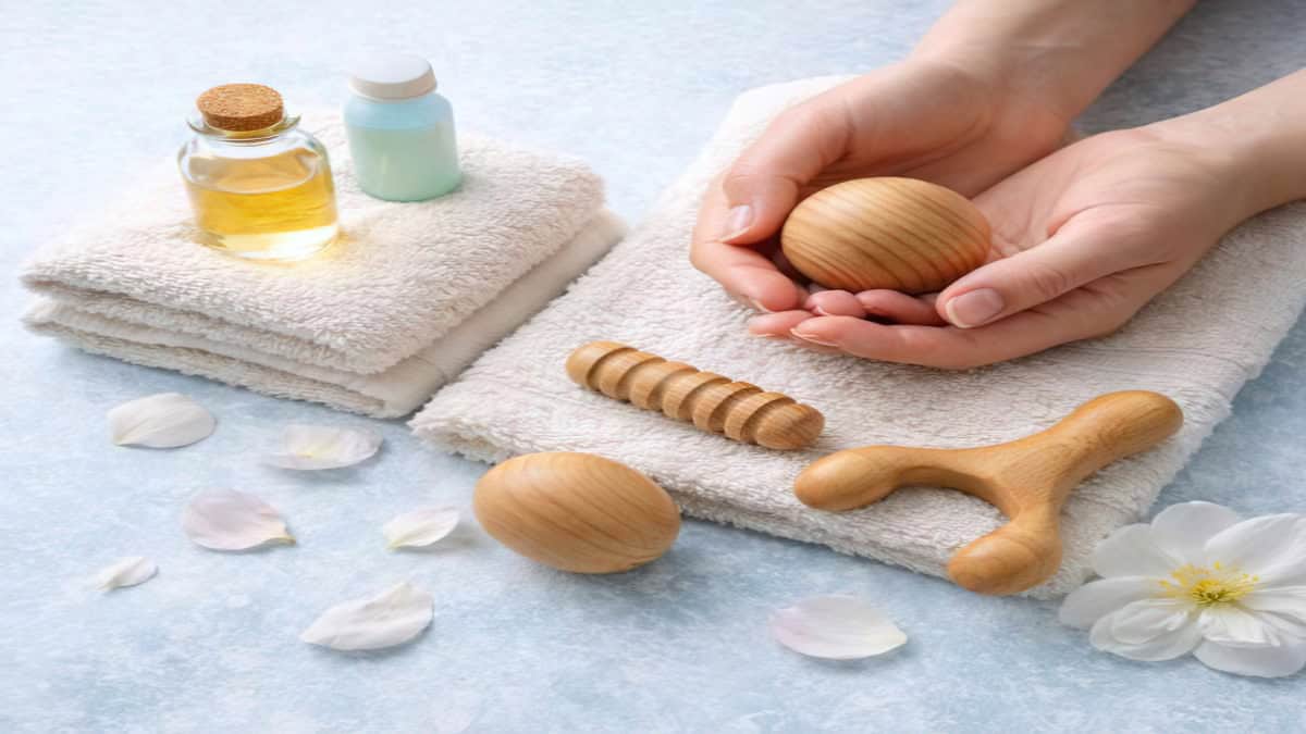 Serviettes, huile et accessoires de massage en bois pour un moment détente